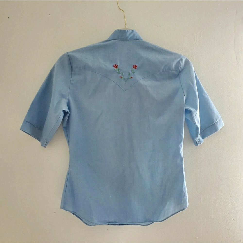 Western Style Floral Embroidered Denim Blue Short Sleeve Blouse - Picture 4 of 5